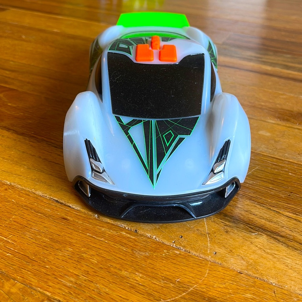 Funky dancing car